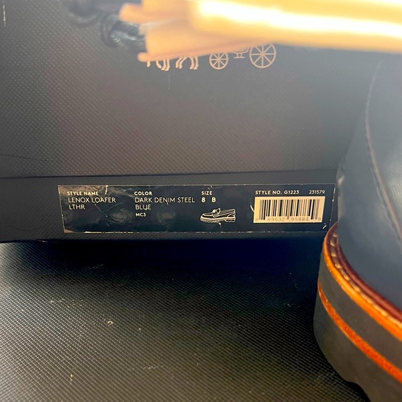 Like New: Stylish leather loafer w/two sets of insoles (leather and sheep). - Picture 3 of 4